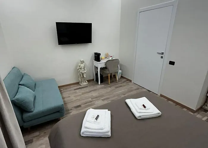 Le Colonne Di San Luca Genua